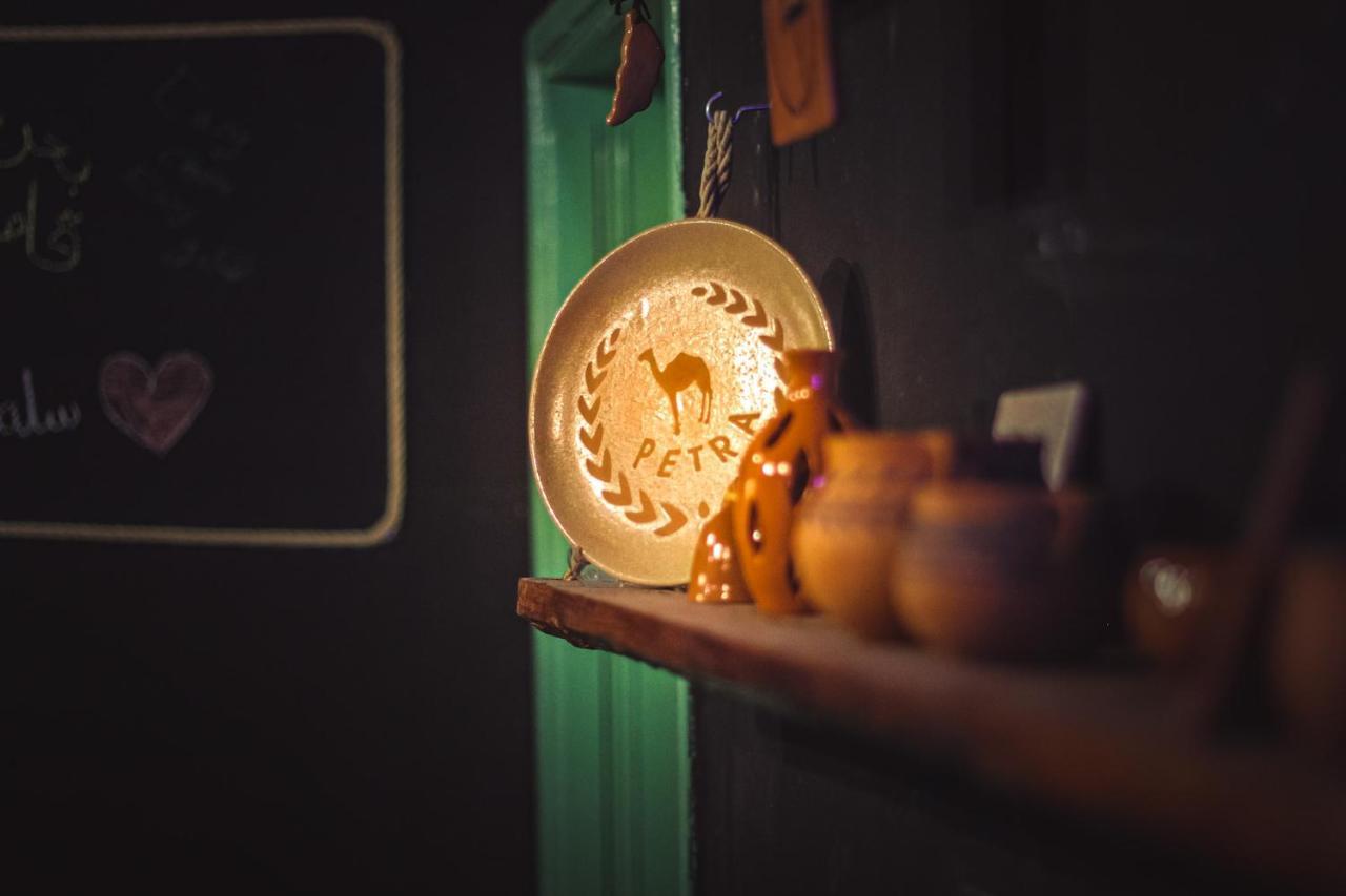 Petra Pottery Hostel ワディ・ムーサ エクステリア 写真